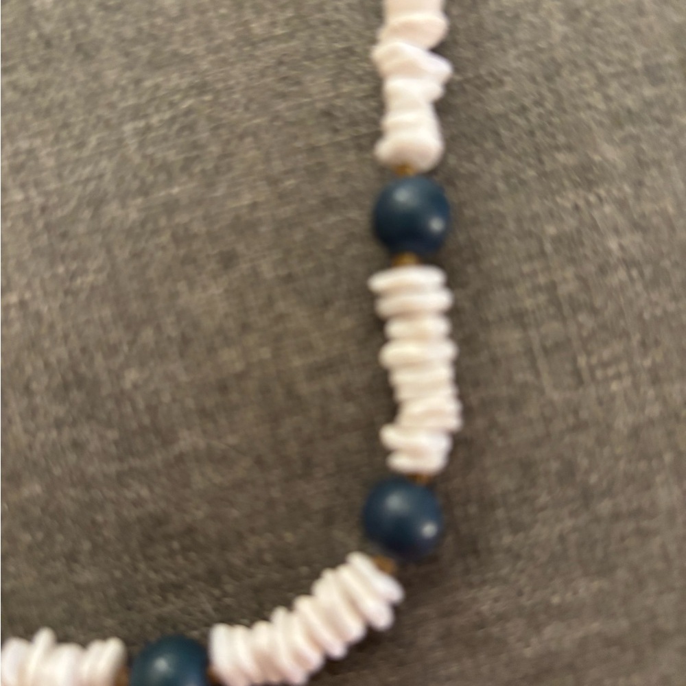 3/$10 or $5 NWOT Blue and Cream Beaded Necklace - Picture 2 of 3